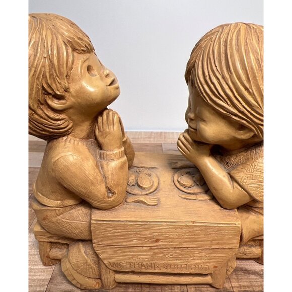 Vintage Figurine Of Praying Children At Table With "We Thank You Lord" Inscripti - Picture 3 of 7
